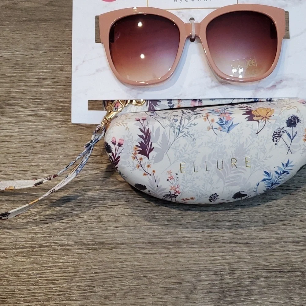 ❣️ NWT SUNGLASS SET WITH CASE